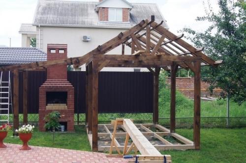 Открытая беседка с мангалом - наше любимое место отдыха. 03