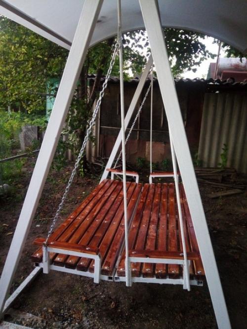 Смастерил своими руками раскладные качели для своей дачи. 02