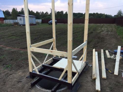 Временный туалет на даче, так как вещь весьма необходимая. 01