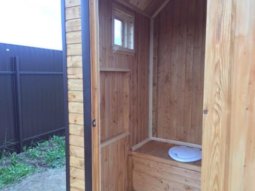 Временный туалет на даче, так как вещь весьма необходимая. 04