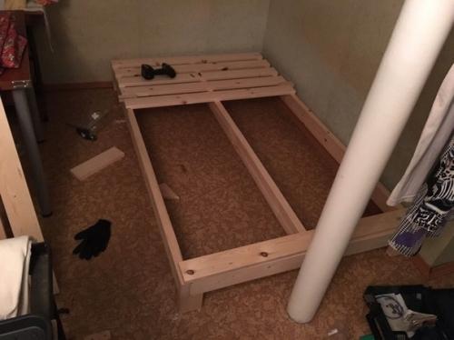 Своими руками кровать на дачу смастерил. 03