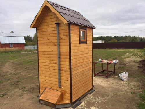 Временный туалет на даче, так как вещь весьма необходимая. 05