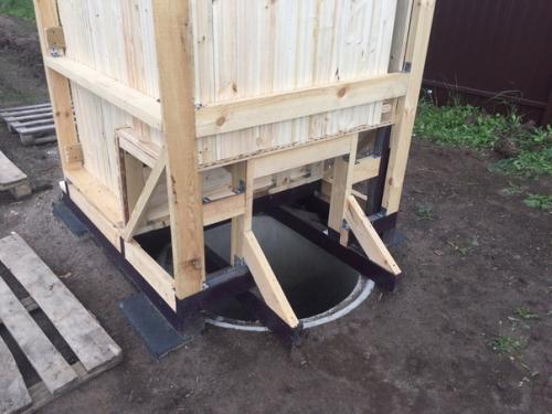 Временный туалет на даче, так как вещь весьма необходимая. 02