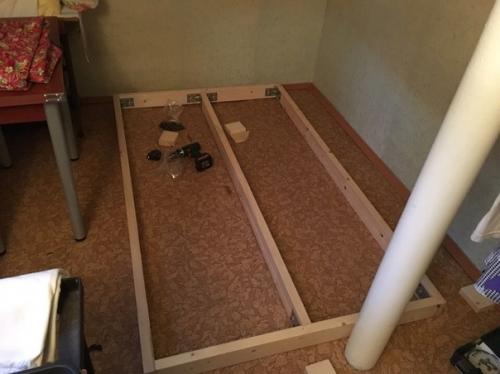 Своими руками кровать на дачу смастерил. 02