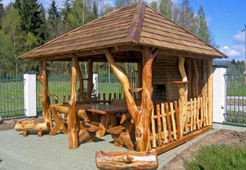 Беседка из натурального дерева.