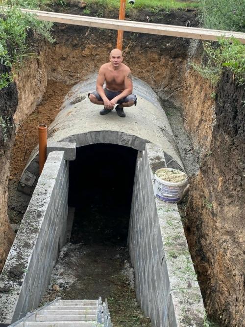 Соорудили погреб на даче. 02