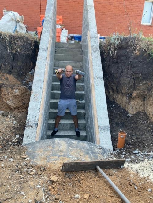 Соорудили погреб на даче. 05