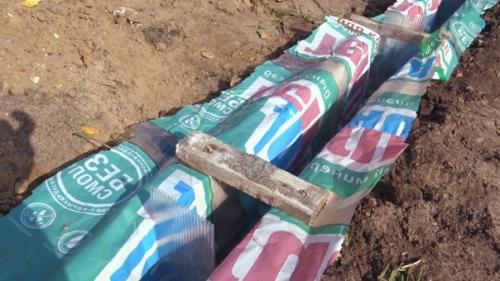 Бордюр из бетона своими руками сделал. 02