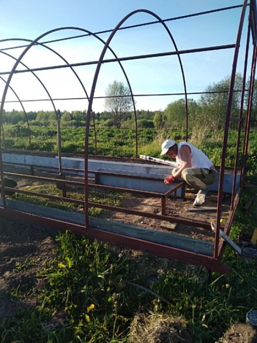 Муж устанавливал один, моя помощь была минимальной. 02