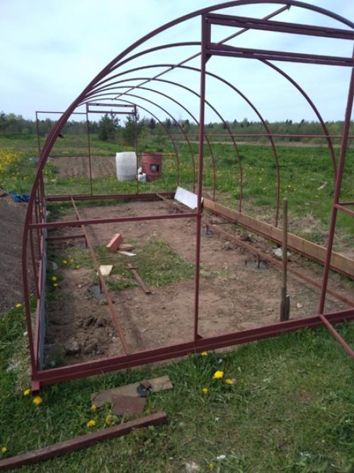 Муж устанавливал один, моя помощь была минимальной.