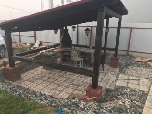 Решила поделиться с вами работой своего мужа - мангальная зона: мебель и мангал покупали, камин, плитку, навес сами строили. 01