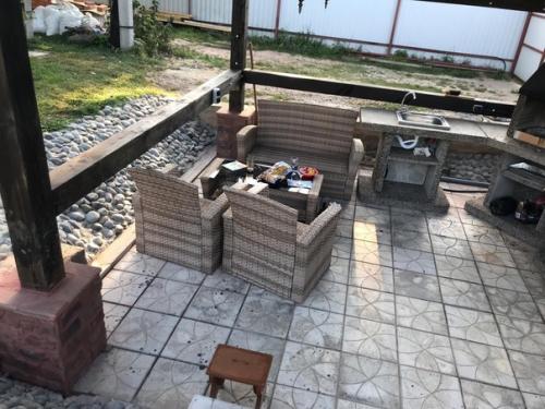 Решила поделиться с вами работой своего мужа - мангальная зона: мебель и мангал покупали, камин, плитку, навес сами строили. 02