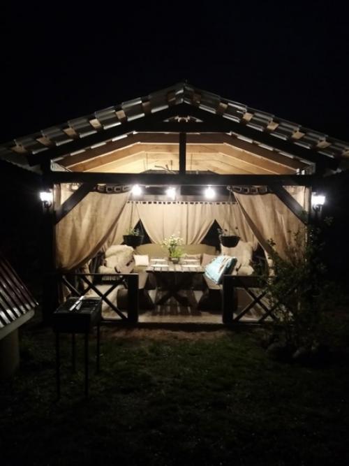 Очень люблю свою дачу и эту беседку: муж построил, мы с детьми с любовью обустраивали. 07