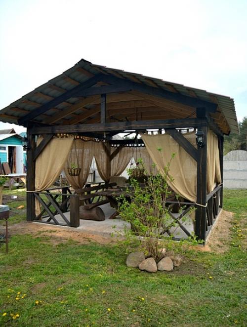 Очень люблю свою дачу и эту беседку: муж построил, мы с детьми с любовью обустраивали. 02