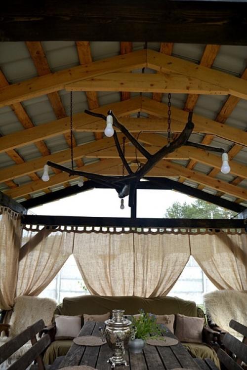 Очень люблю свою дачу и эту беседку: муж построил, мы с детьми с любовью обустраивали. 05