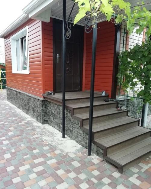 Материал - террасная доска и профиль.