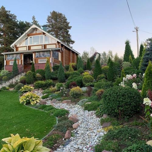 Живописный и насыщенный участок. 01