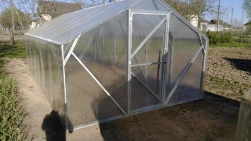 Теплица своими руками из металлопрофиля и поликарбоната. 07