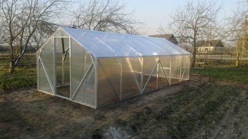 Теплица своими руками из металлопрофиля и поликарбоната. 08