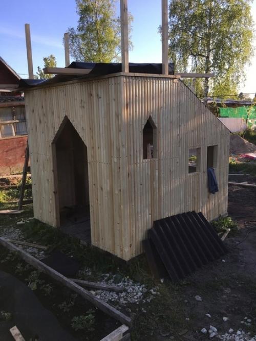 Небольшой, детский домик с Горкой 1. 7/2 м - неказистый немного, но зато своими руками. 02