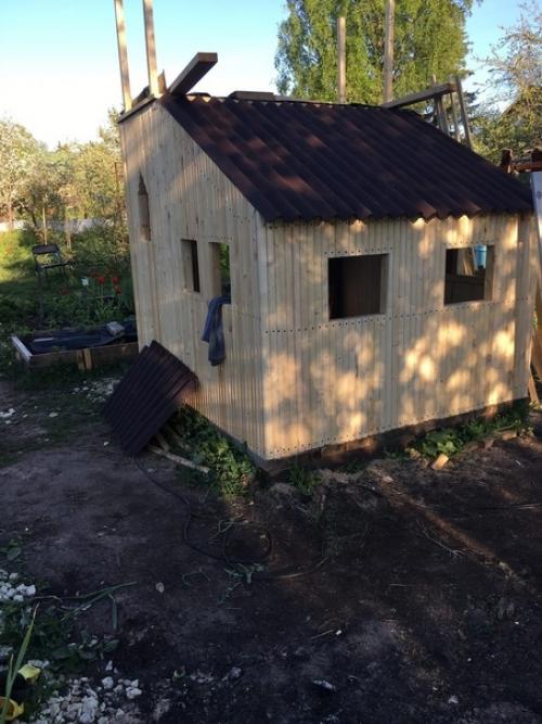 Небольшой, детский домик с Горкой 1. 7/2 м - неказистый немного, но зато своими руками. 01