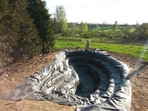 Пруд на участке, сделанный своими руками. 02