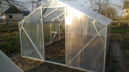 Теплица своими руками из металлопрофиля и поликарбоната. 04