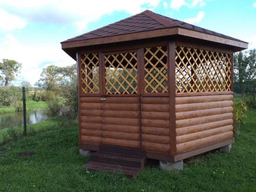 Беседка с красивым видом на речку и поле шестигранная форма, каждая сторона по 2 метра, отходы минимальные. 07