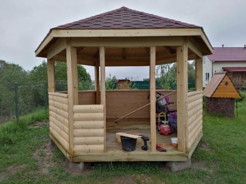 Беседка с красивым видом на речку и поле шестигранная форма, каждая сторона по 2 метра, отходы минимальные. 04