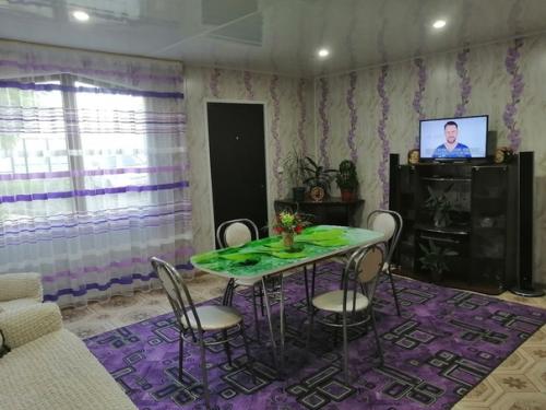 Просторная и светлая летняя, дачная кухня. 06