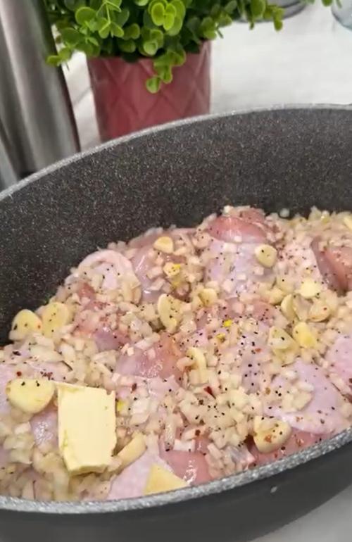 Томлёная курица.
Автор Vkusnya_eda_Recepty.

