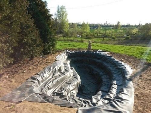 Пруд на участке, сделанный своими руками. 03