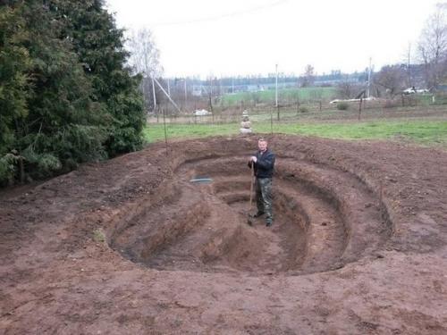 Пруд на участке, сделанный своими руками. 01