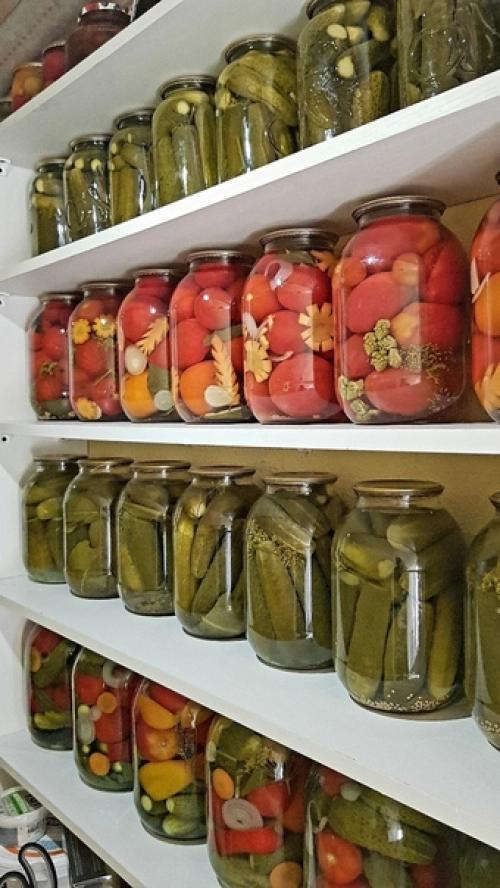 Вот где ручки золотые - запасы трудолюбивой хозяюшки. 01