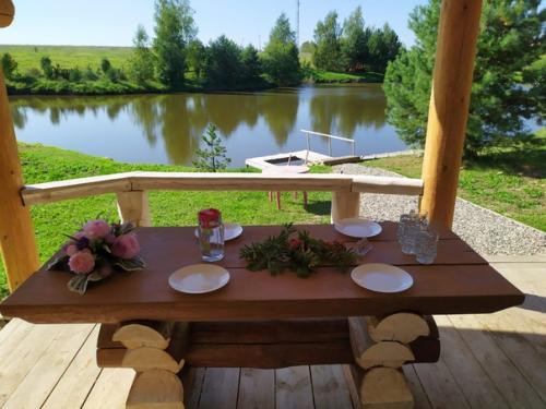 Когда баня рядом с прудом - идеально. 04