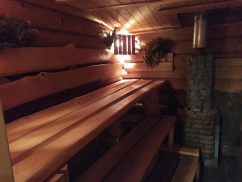 Когда баня рядом с прудом - идеально. 01