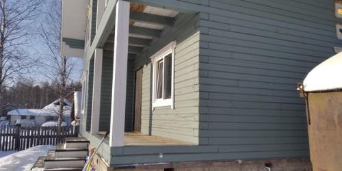 В планах хотим заняться реконструкцией дома родителей, у нас с братом возник спор: какой материал выбрать, брус или бревно? 02