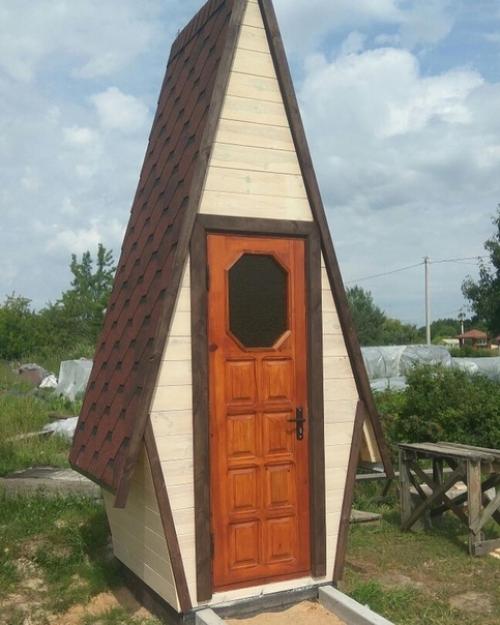 Вот такой туалет мы на нашем новом участке построили. 02