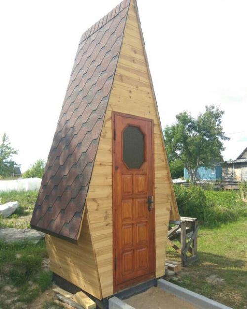 Вот такой туалет мы на нашем новом участке построили. 03