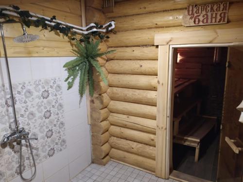 Когда баня рядом с прудом - идеально. 02