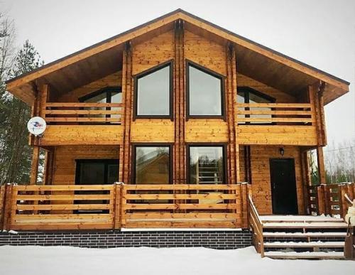 Отличный вариант зимнего дома с мансардой, из двойного бруса.