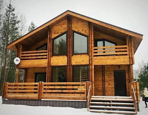 Отличный вариант зимнего дома с мансардой, из двойного бруса. 01