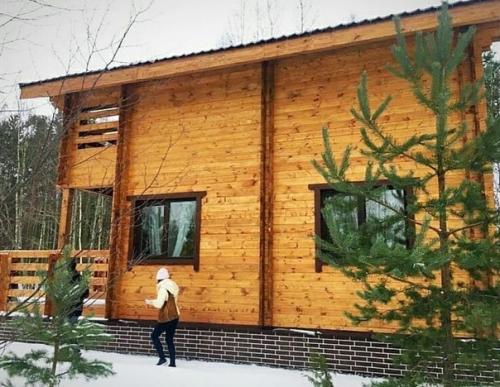 Отличный вариант зимнего дома с мансардой, из двойного бруса. 02