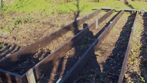 Самый бюджетный вариант возведения высоких грядок. 06