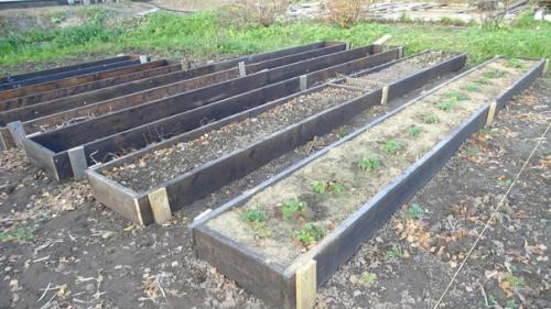 Самый бюджетный вариант возведения высоких грядок. 08