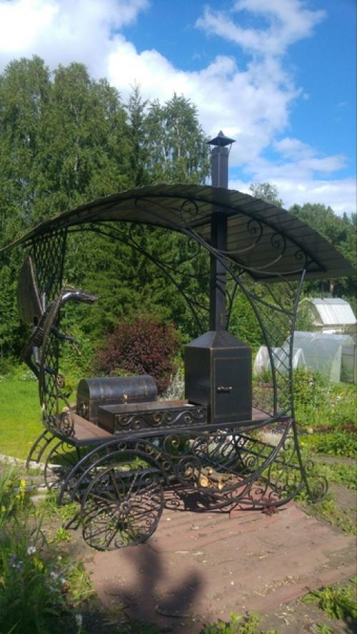 Супруг смастерил для дома мангал с двумя коптильнями (стационарный - холодного копчения и сундук - для горячего копчения.