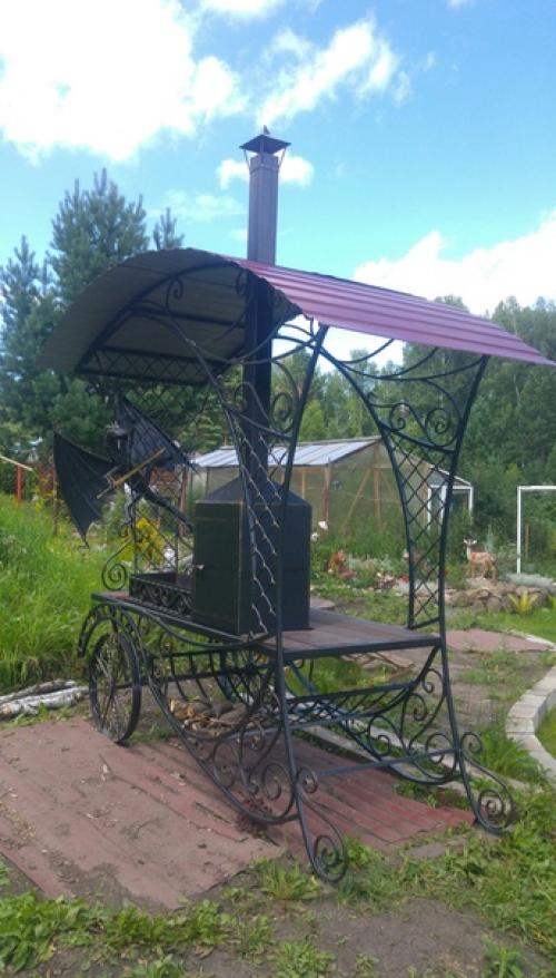 Супруг смастерил для дома мангал с двумя коптильнями (стационарный - холодного копчения и сундук - для горячего копчения. 01