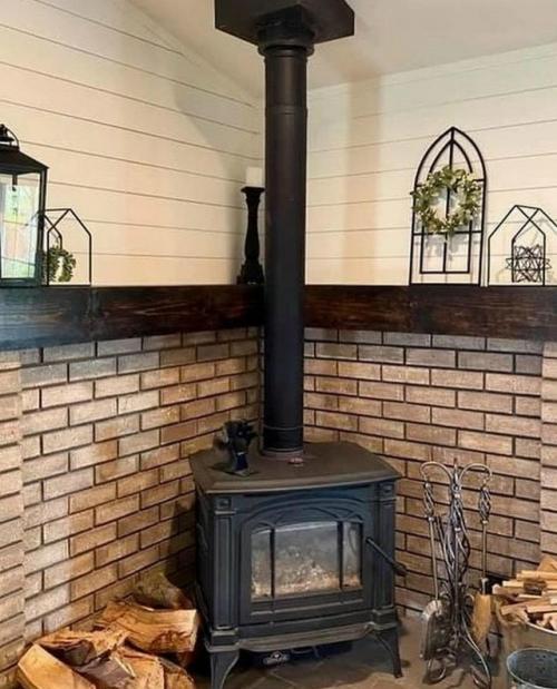 Небольшая металлическая печь идеально подходит для отопления загородного дома или мастерской. 01