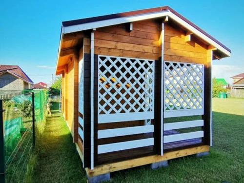 Довольно симпатичный садовый домик. 04