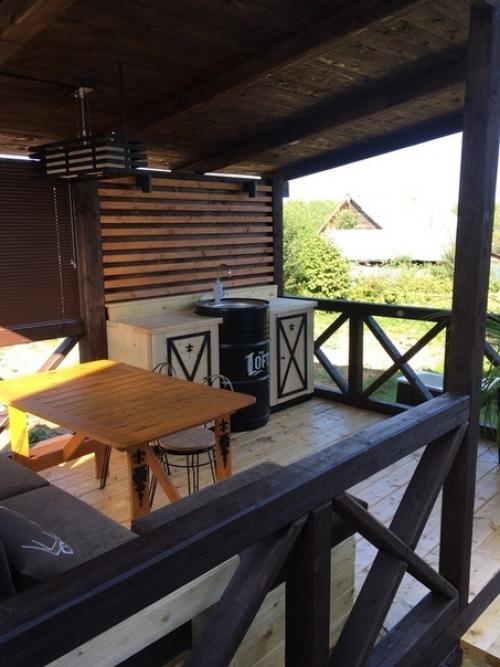 С каким вкусом и мастерством всё сделано, отсюда никуда не захочется уезжать. 01